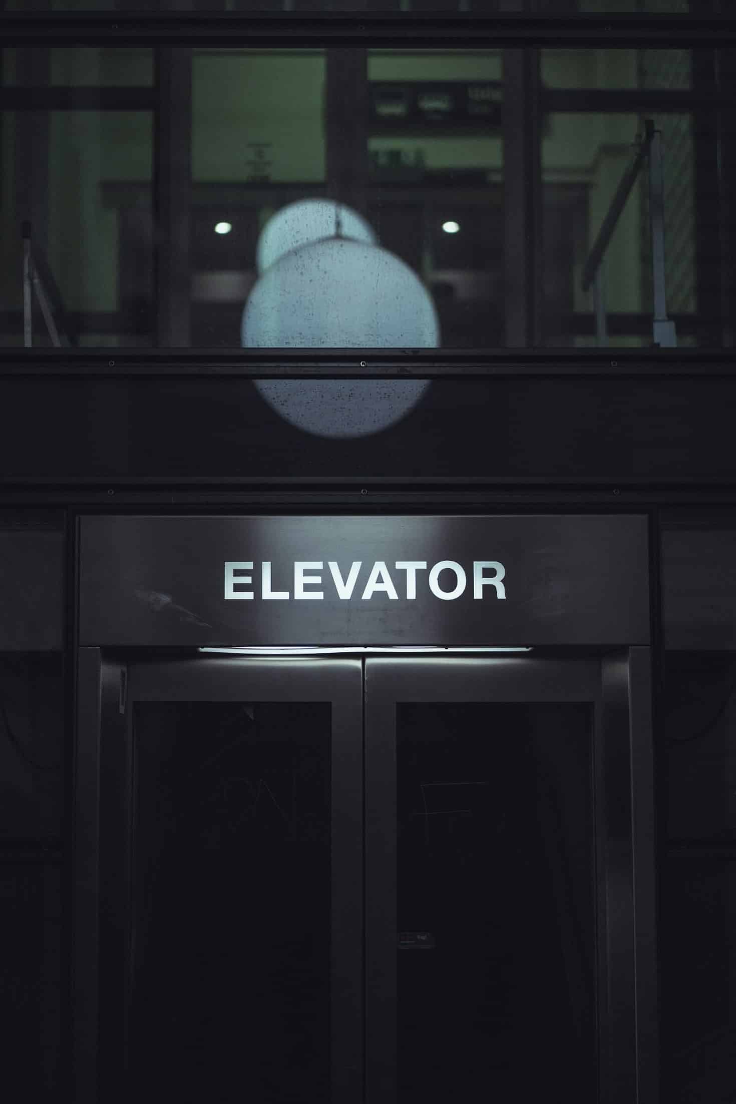 Quanto custa instalar um elevador em 2026?
